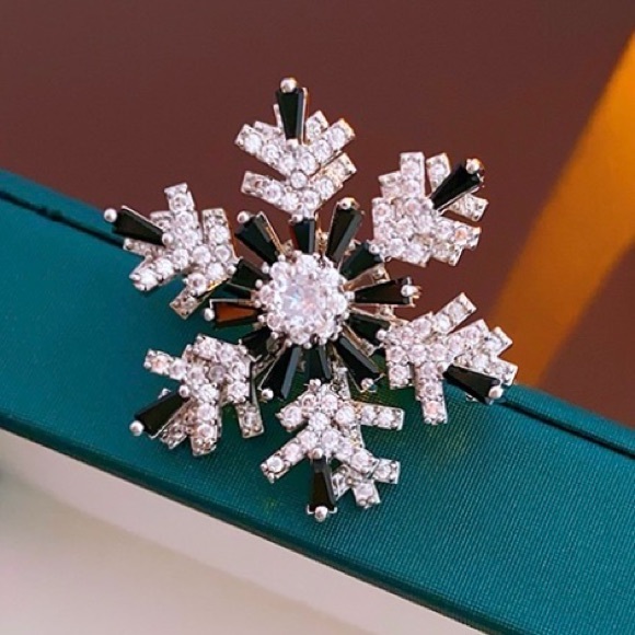 Spinning Snowflake Brooch  Black/Silver - Picture 6 of 8